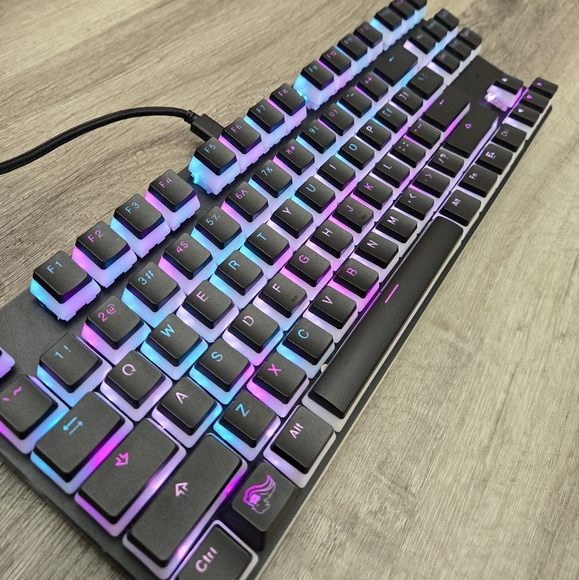 Custom Mechanical GMMK Keyboard (Cherry Brown Switches) - Picture 2 of 9